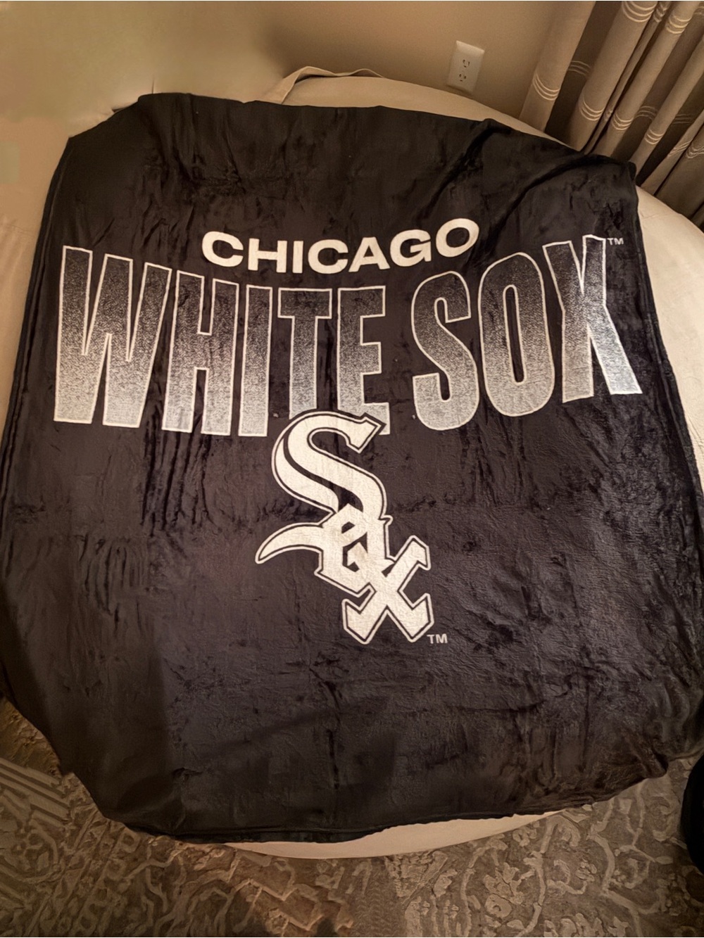 Fanatics Chicago White Sox Black/White Plush Throw Blanket. Rate Field Exclusive